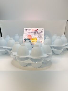 3)Jello Jell-O Jigglers Easter
Egg Mold Maker 3-D Hinged
Blue Paint Palette
